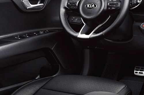 KIA Rio 5-Door Drivers Side In Side Door Controls