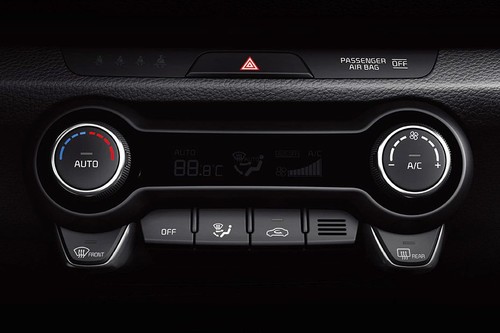 Front AC Controls of KIA Rio 5-Door