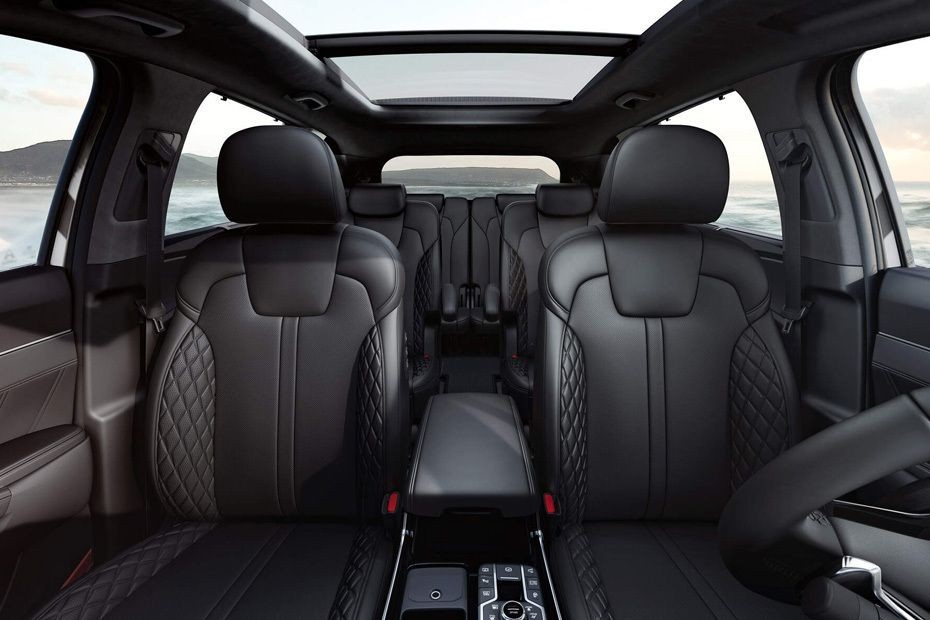 KIA Sorento Front And Rear Seats Together in UAE