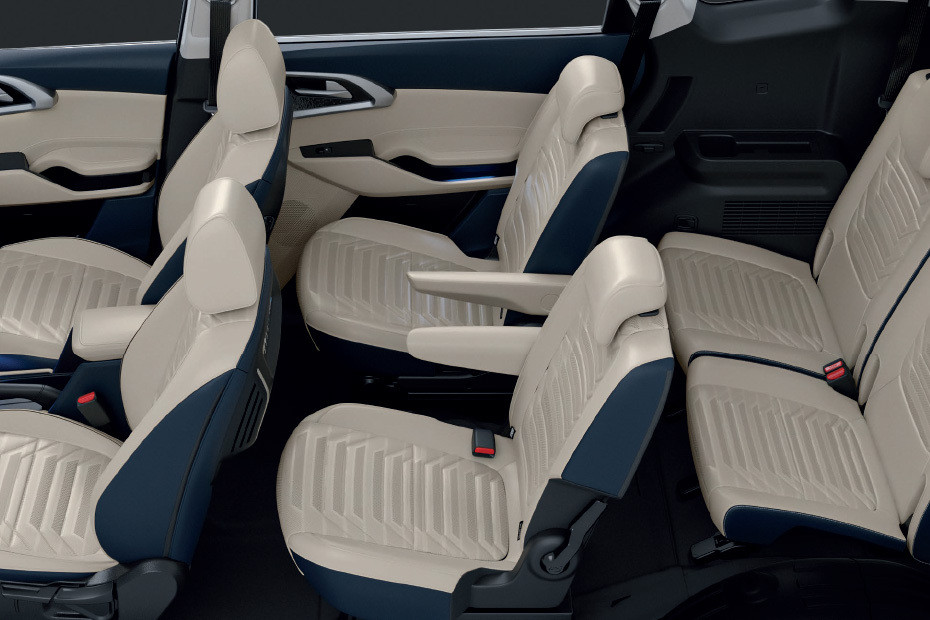 KIA Carens Front And Rear Seats Together KIA Carens Front And Rear Seats Together