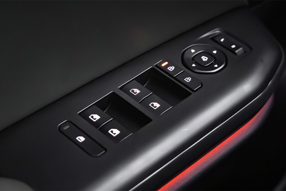 KIA K4 Drivers Side In Side Door Controls in UAE