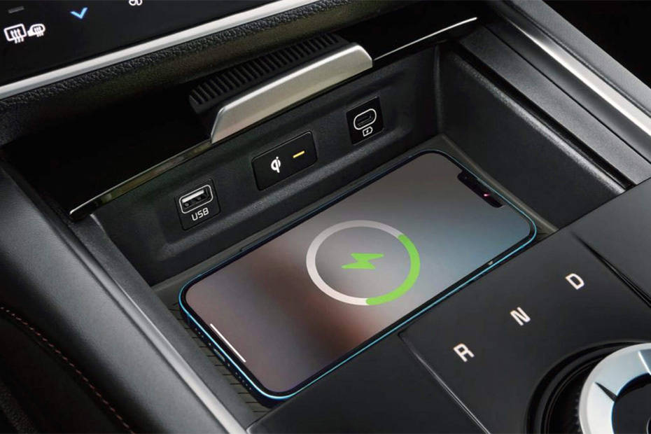Power Accessories Outlet View of KIA Sportage L Power Accessories Outlet View of KIA Sportage L