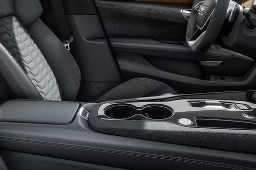 E-tron GT (2022-2023) Cup Holders