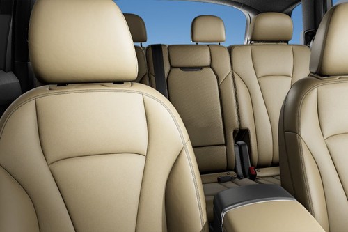 Q7  Rear Seat Head rest