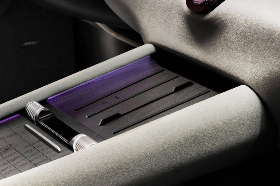 Power Accessories Outlet View of Audi E5 Power Accessories Outlet View of Audi E5