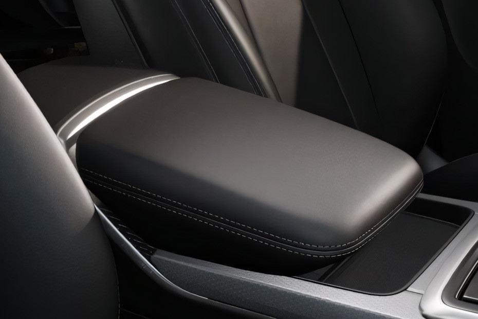 SQ7 Front Center Divider in UAE