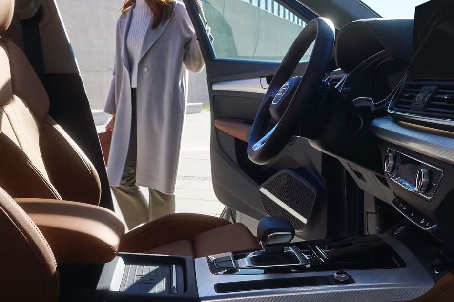 Q5 (2023-2024) Front Seats in UAE