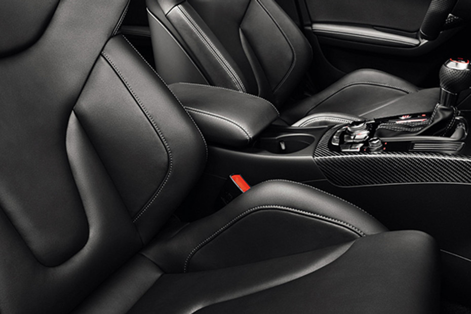 RS4 Avant Passenger Seat in UAE