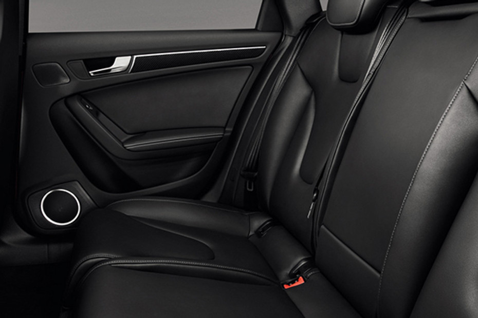 Audi RS4 Avant Rear Seats in UAE
