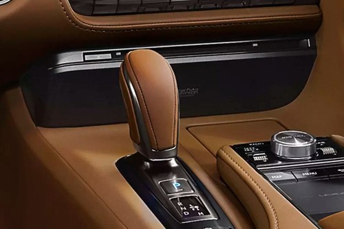 Lexus LC Hybid Gear Shifter