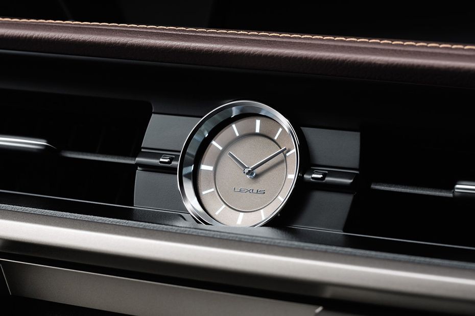 clock in Lexus ES (2013-2021) in UAE
