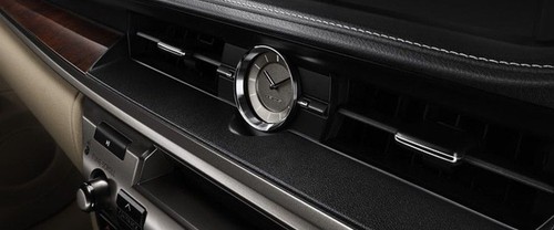 clock in Lexus ES 2016