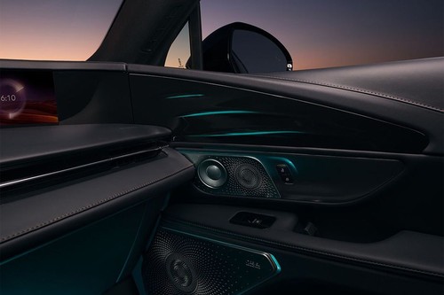 door handle interior of Lincoln Nautilus