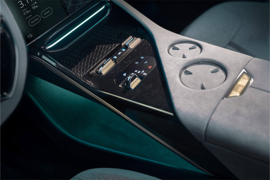Center Controls of Lotus ELETRE Center Controls of Lotus ELETRE