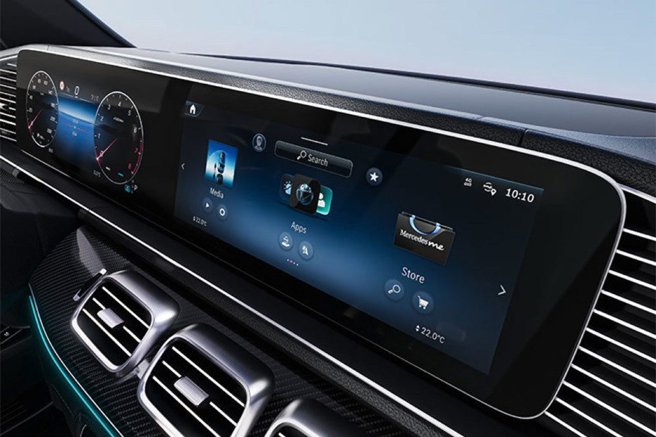 Stereo View of GLE-Class in UAE