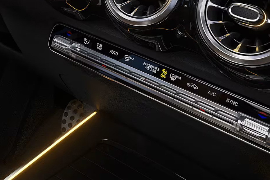 Front AC Controls of Mercedes-Benz GLB-Class