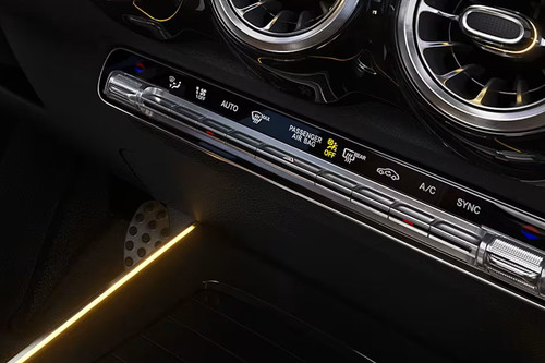 Front AC Controls of Mercedes-Benz GLB-Class