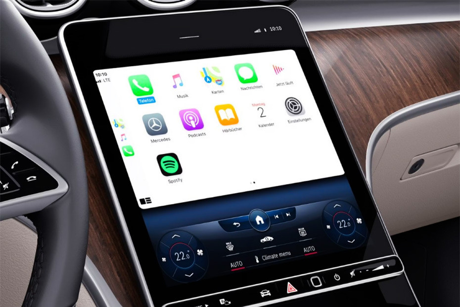 Stereo View of C-Class Sedan in UAE