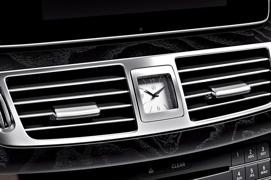 clock in Mercedes-Benz CLS-Class Coupe in UAE