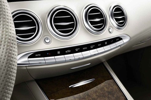 Side AC Controls of Mercedes-Benz S-Class Coupe