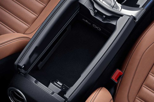 Center Controls of Mercedes-Benz C-Class Cabriolet