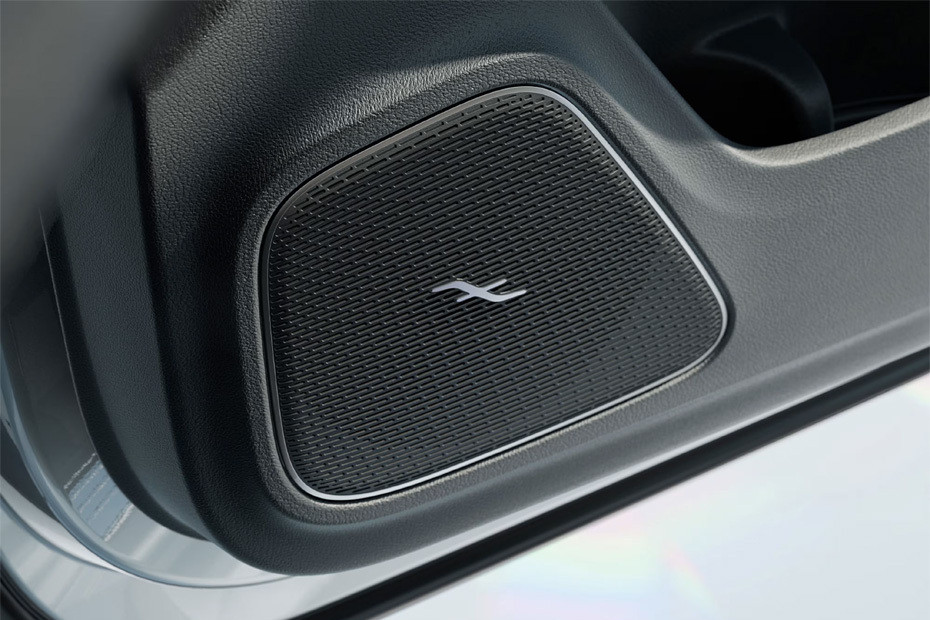 Speakers View of Mercedes-Benz CLA-Class