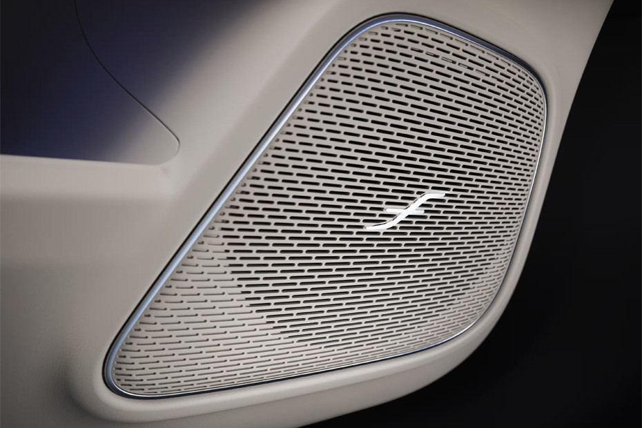 Speakers View of Mercedes-Benz GLA-Class in UAE