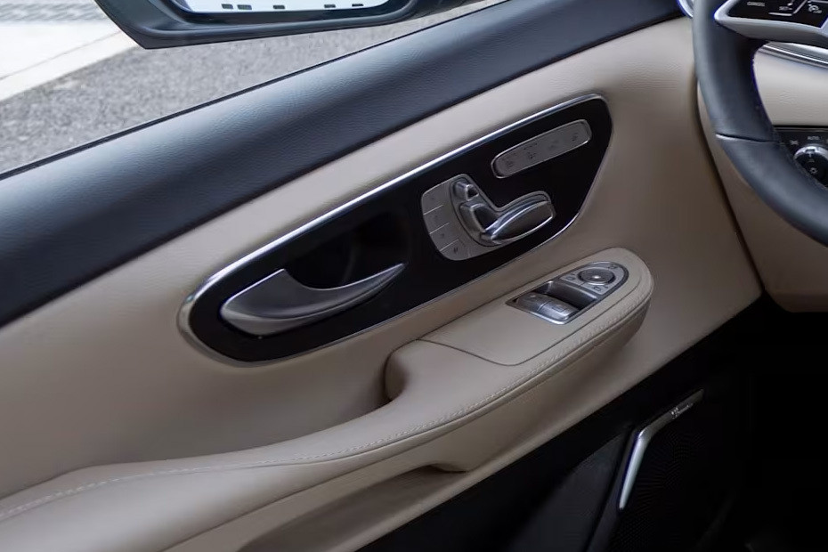 Mercedes-Benz V-Class Drivers Side In Side Door Controls in UAE