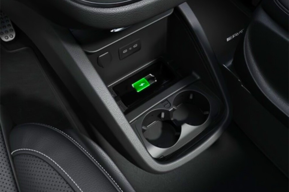Power Accessories Outlet View of Mercedes-Benz V-Class