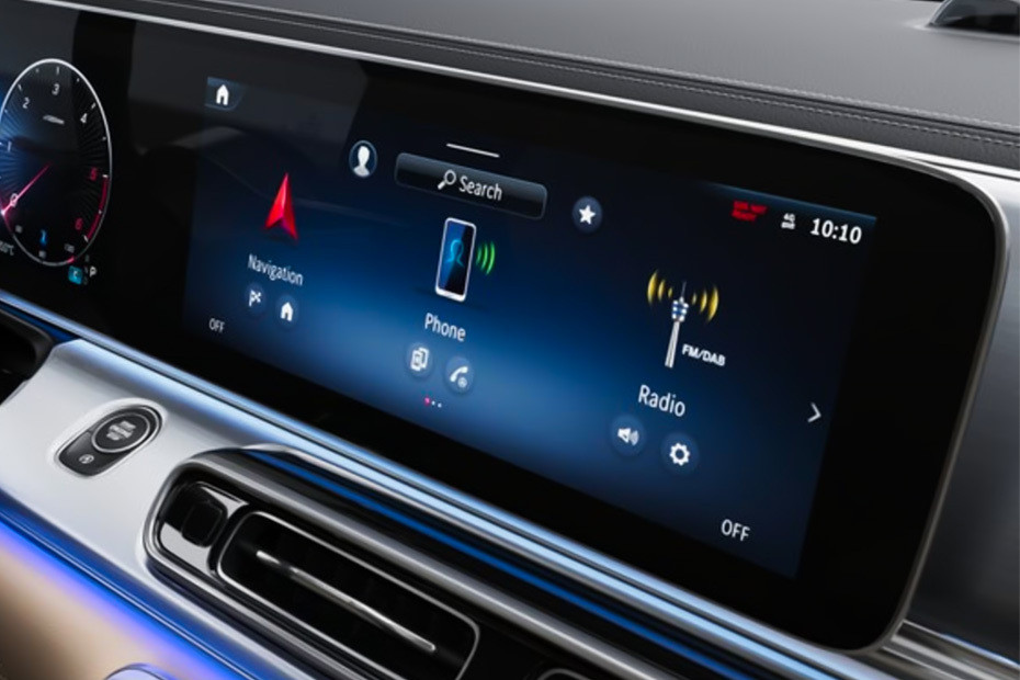 Stereo View of V-Class in UAE