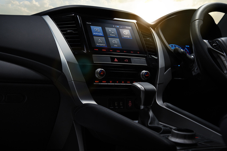 Montero Sport Center Console