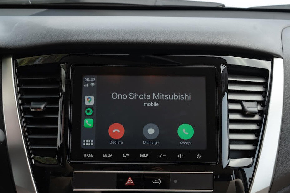 Montero Sport touch screen Montero Sport touch screen
