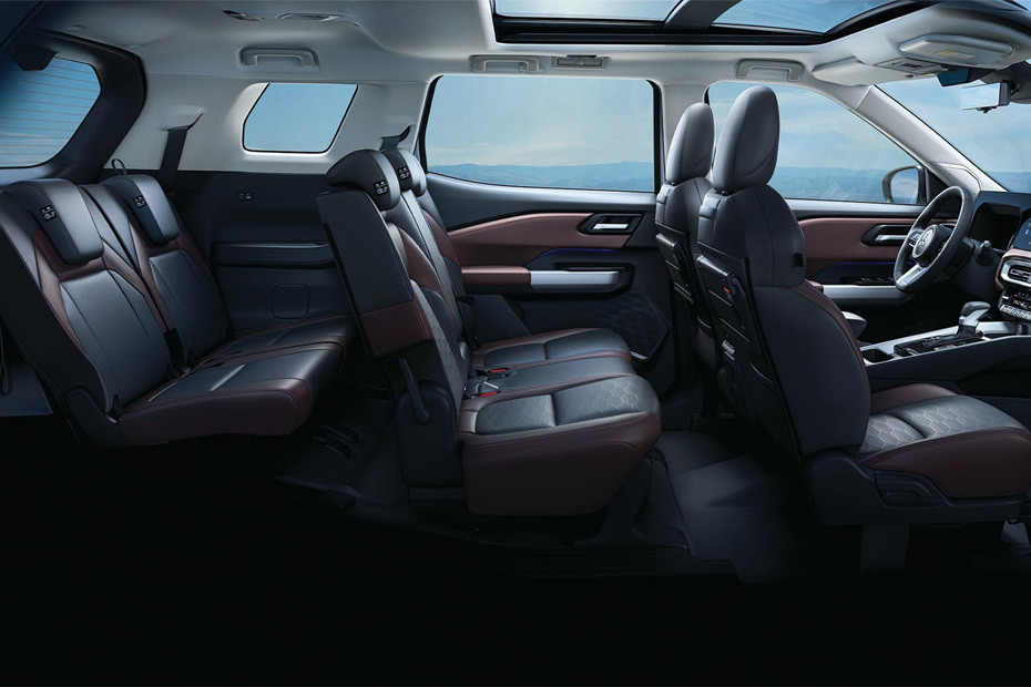Mitsubishi Destinator Front And Rear Seats Together in UAE