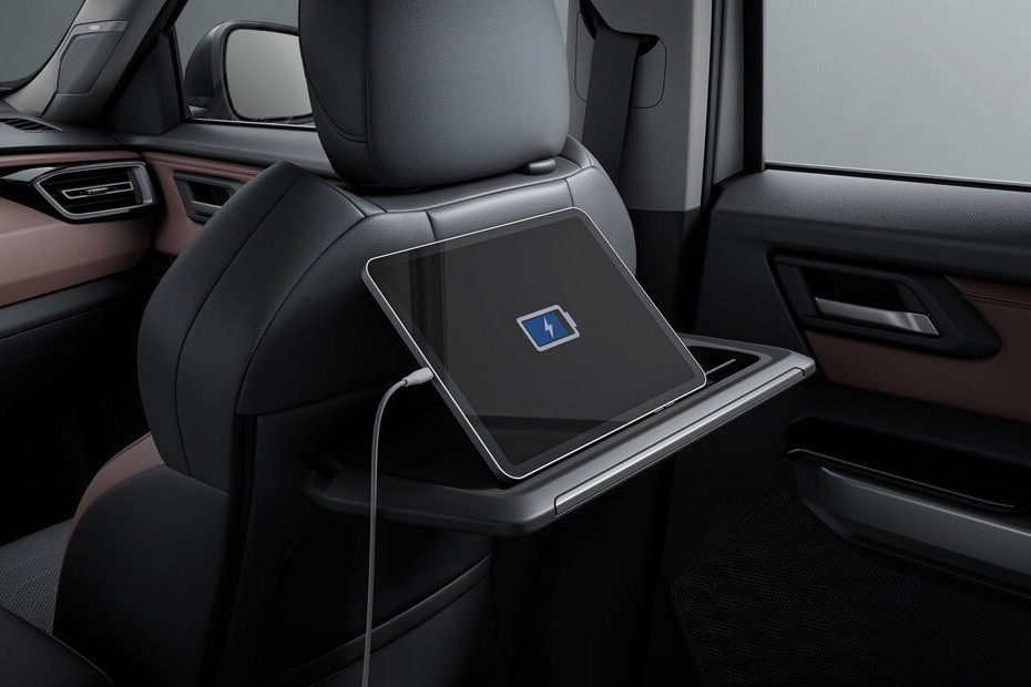 Rear Seat Entertainment of Mitsubishi Destinator