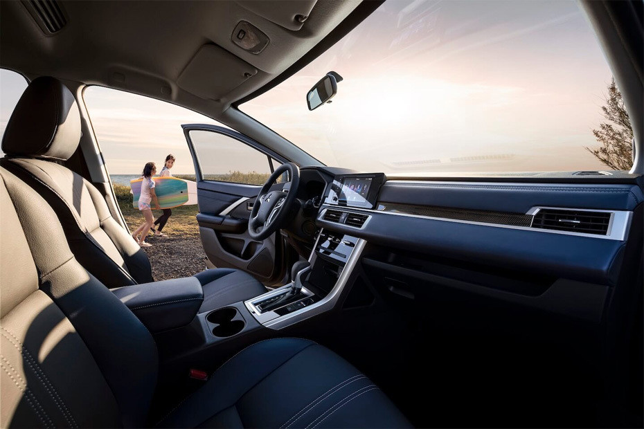 Dashboard View of Xpander Cross