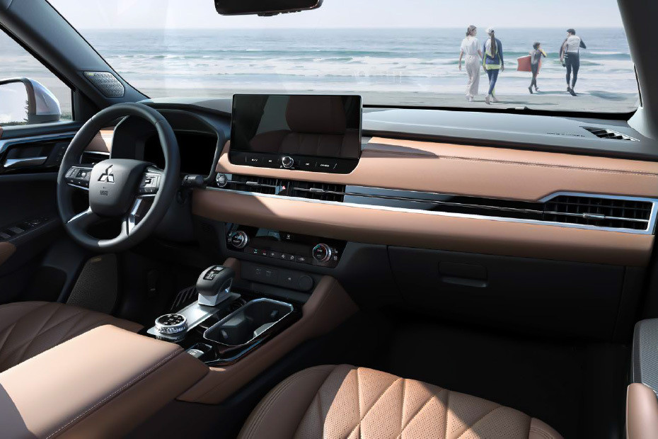 Dashboard View of Outlander in UAE