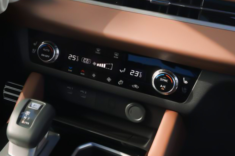 Front AC Controls of Mitsubishi Outlander in UAE