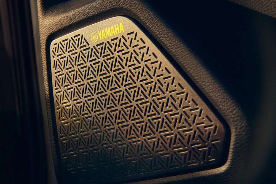 Speakers View of Mitsubishi Outlander in UAE