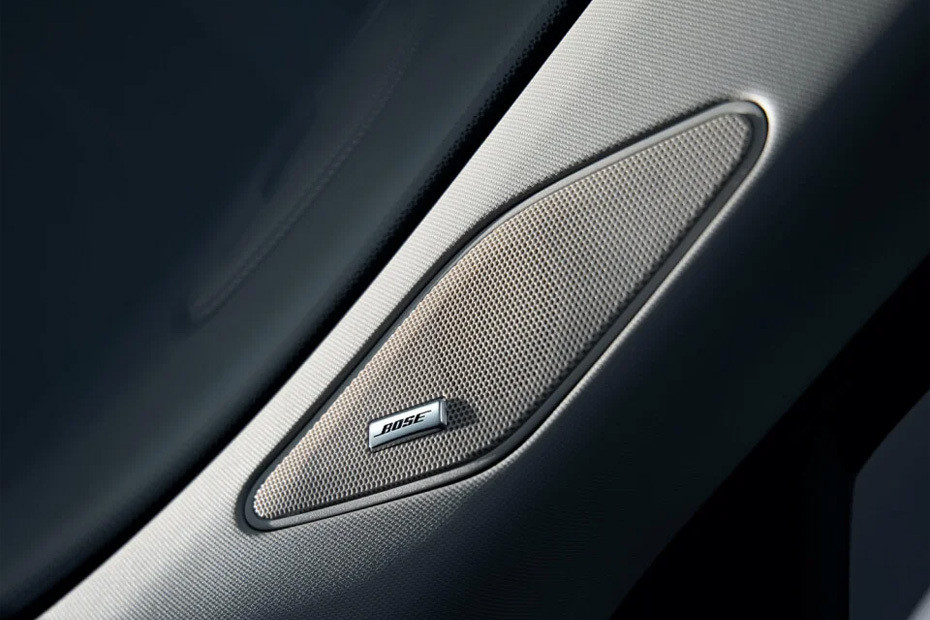 Speakers View of Mitsubishi Outlander