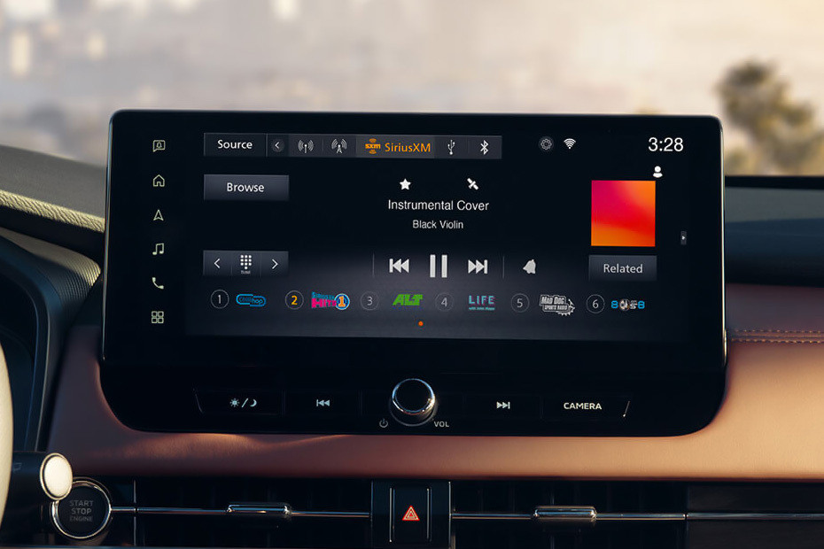 Stereo View of Outlander in UAE