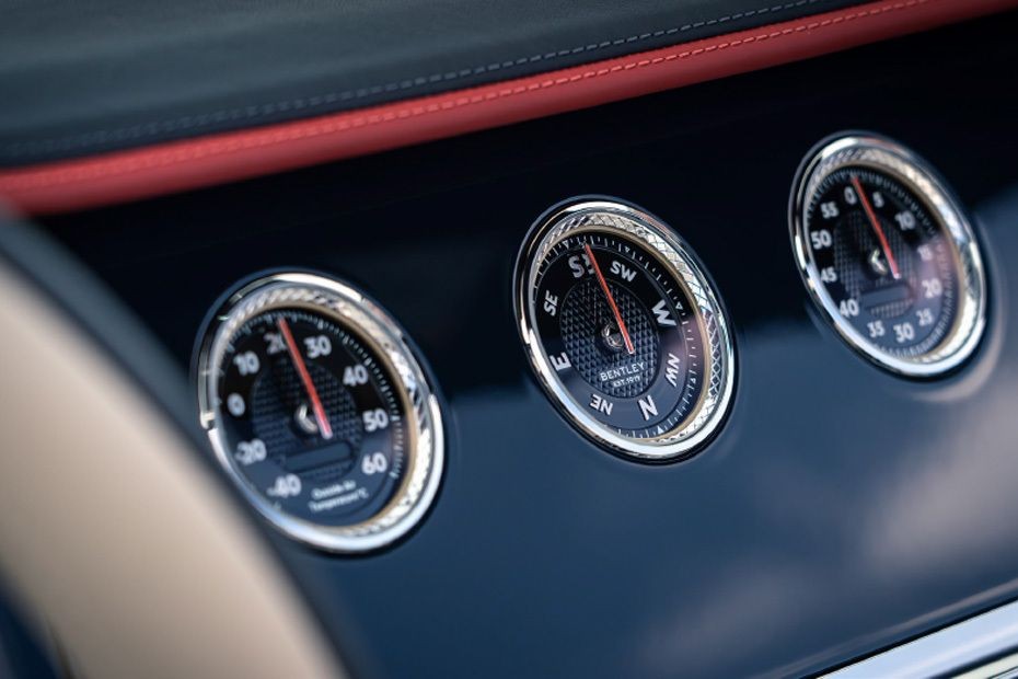 clock in Bentley Continental GTC in UAE