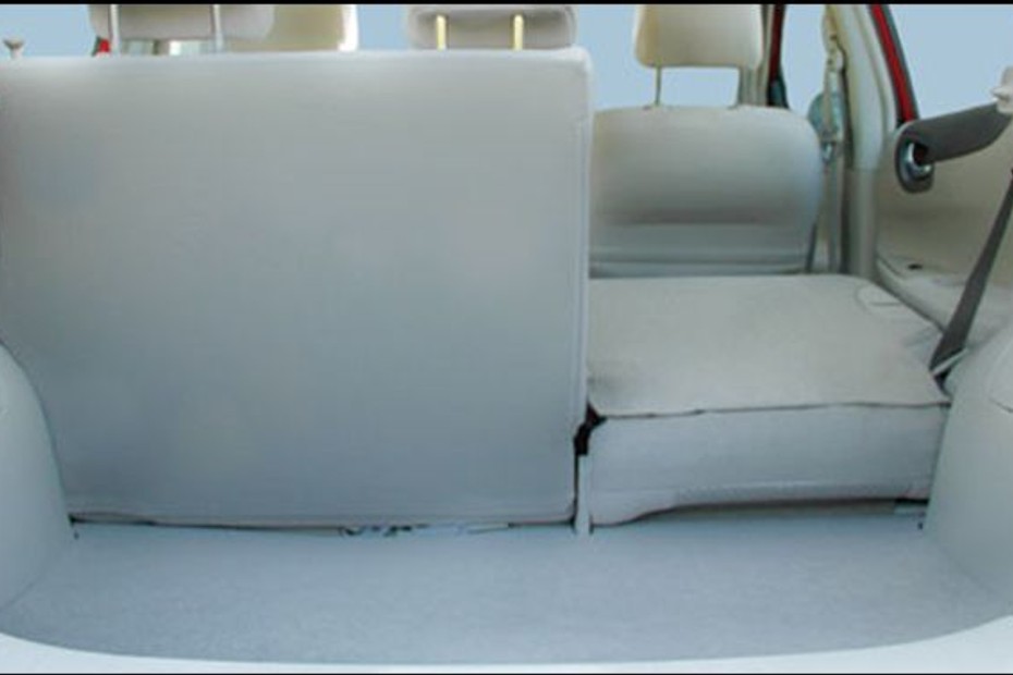 Folding Seats of Nissan Tiida in UAE