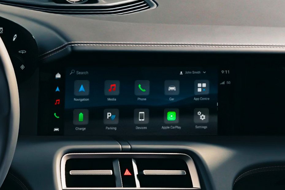 Stereo View of Taycan in UAE