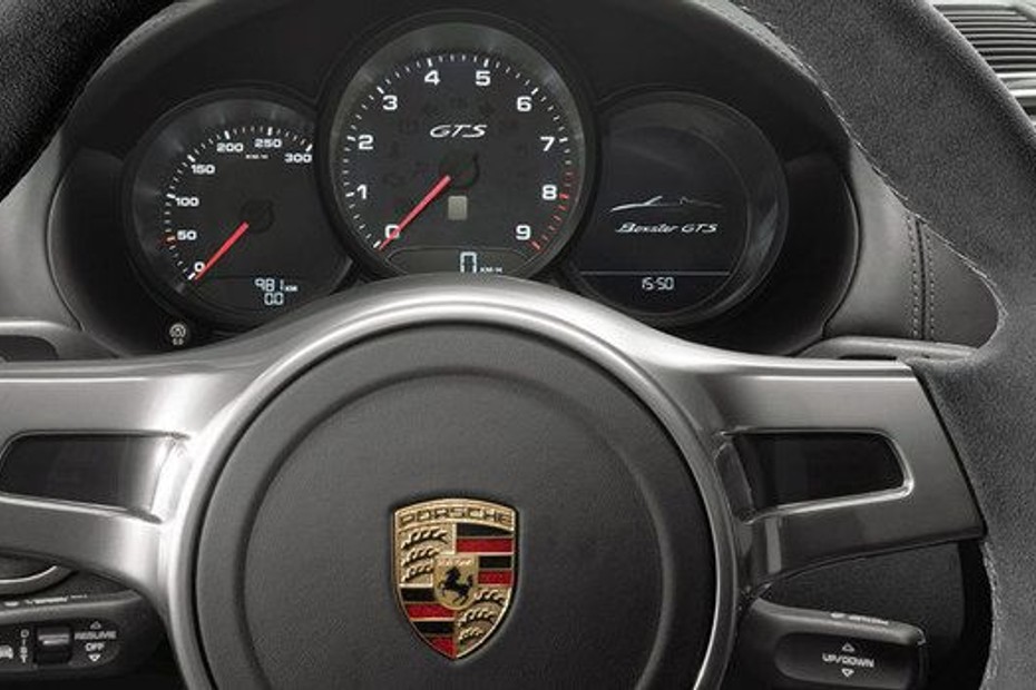 Boxster GTS TachoMeter in UAE