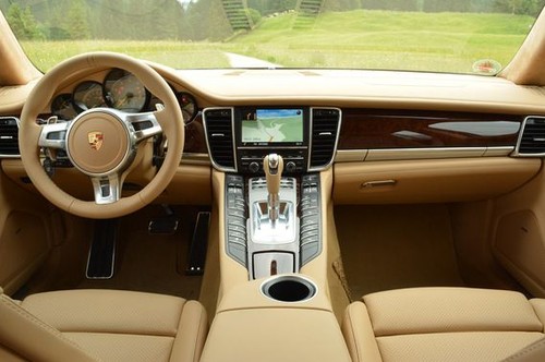 Dashboard View of Panamera S