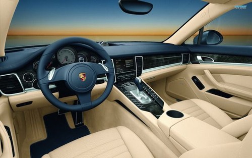 Dashboard View of Panamera GTS
