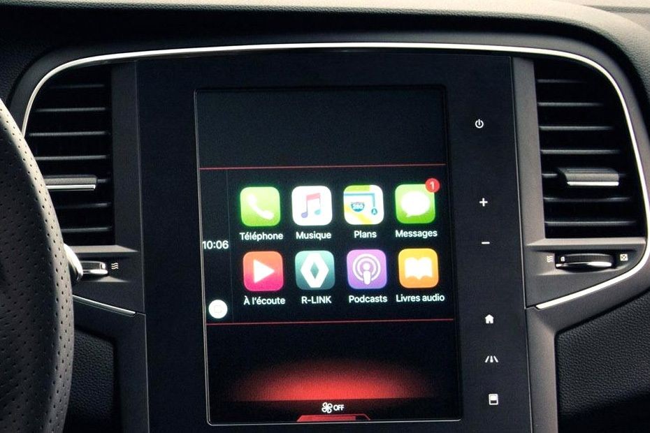 Megane RS touch screen in UAE