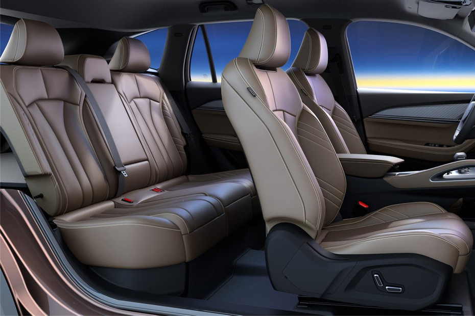 Renault Koleos Front And Rear Seats Together in UAE