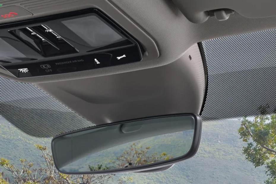 Octavia Courtesy Lamps in UAE