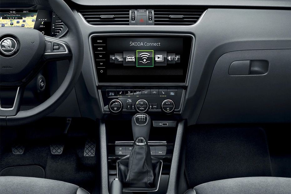 Octavia (2022-2024) Center Console in UAE